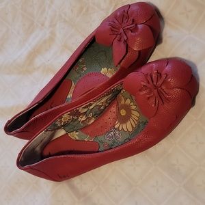 Born b o c Red Leather Flower Flats